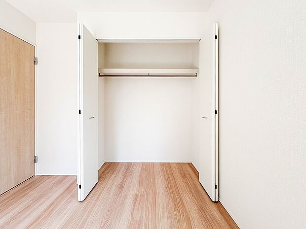 【収納】各部屋を最大限に広く使って頂ける様、全居住スペースに収納付。プライベートルームはゆったりと快適に。
