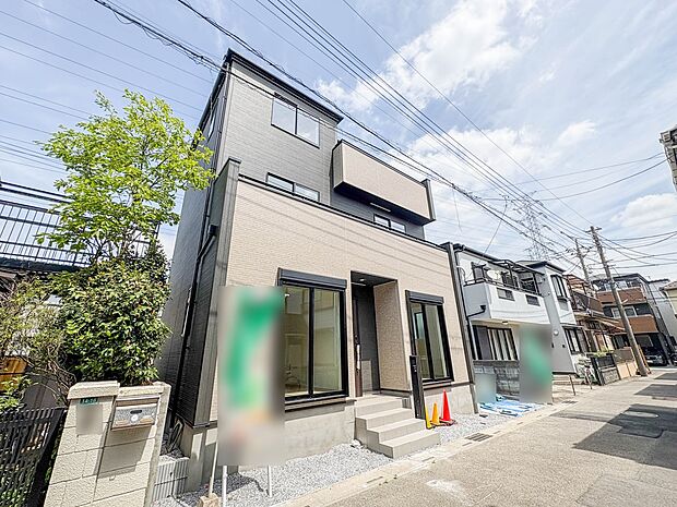 【外観】家族の温かさと陽光の暖かさ、楽しい毎日と明るい未来を予感させる「空間が織り成すひとつ先の住み心地」を演出します。