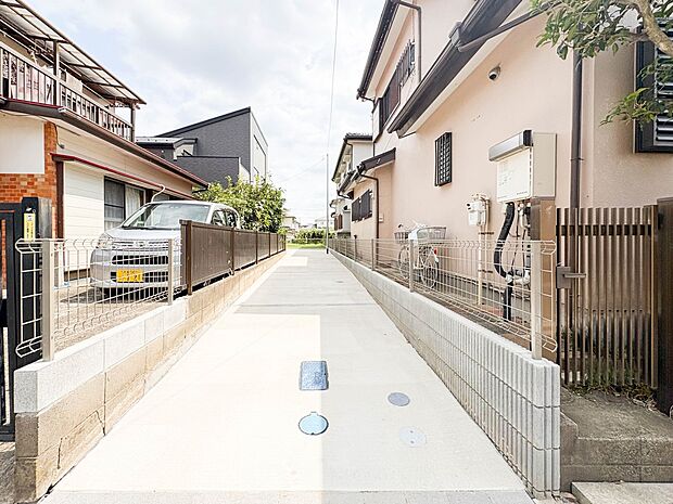 【駐車場】日々の暮らしにマイカーが必要。そんな方は物件の購入条件に駐車場は必須です。通勤に、家族のお迎えに、お買物に、おでかけに、クルマライフを楽しみたい方に。