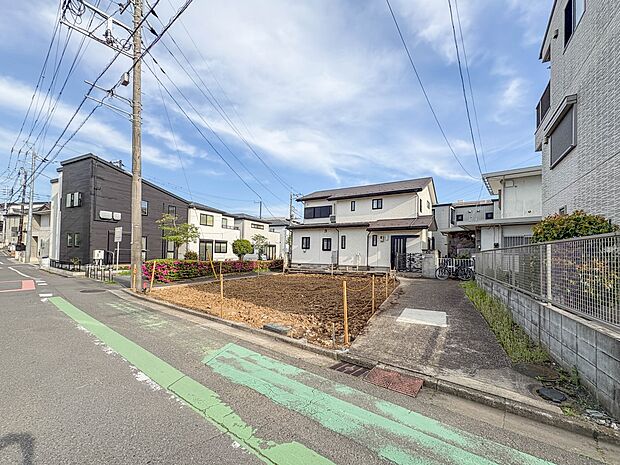 【現地外観】こちらの物件に少しでもご興味がありましたら、お気軽にお電話下さい。ネット上で「見えない物」「わからない事」でも、実際にご見学いただくことで、手に取るようにおわかりいただけるはずで…