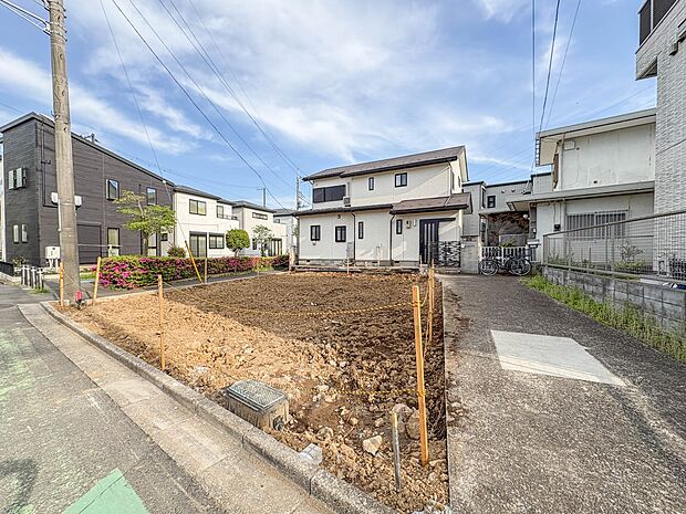 【現地】陽あたりの良さは必須条件。家族の温かさと陽光の暖かさ、楽しい毎日と明るい未来を予感させる。