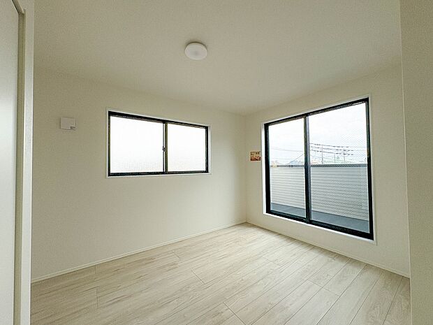 2号棟【寝室】充実した生活は伸びやかな居室空間から始まります。快適に・伸びやかに。心の潤いを求める方々へ。