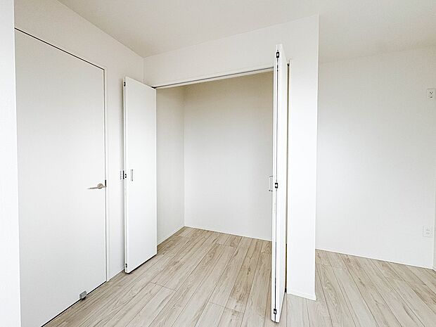 2号棟【収納】各部屋を最大限に広く使って頂ける様、全居住スペースに収納付。プライベートルームはゆったりと快適に。