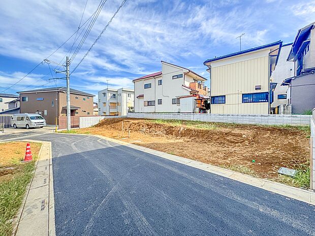 4号棟【前面道路4M】車の通行が少ないので、静かな住環境を維持することができます。