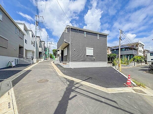 2号棟【前面道路4m】車の通行が少ないので、静かな住環境を維持することができます。