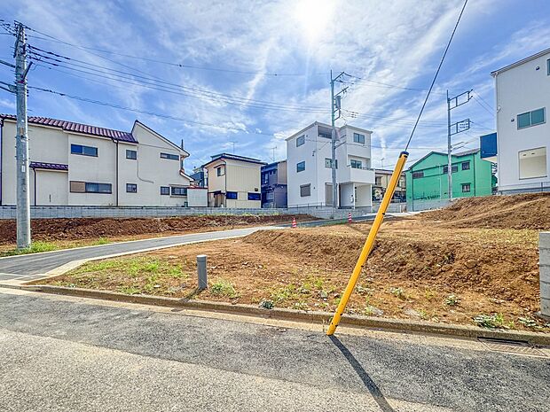 2号棟【外観】陽当りや通風性など各所に施された工夫で住みやすさを実現。部屋の大きさや周辺環境・街並など、資料には掲載していない情報が現地にはたくさんございます。是非ご確認下さい。