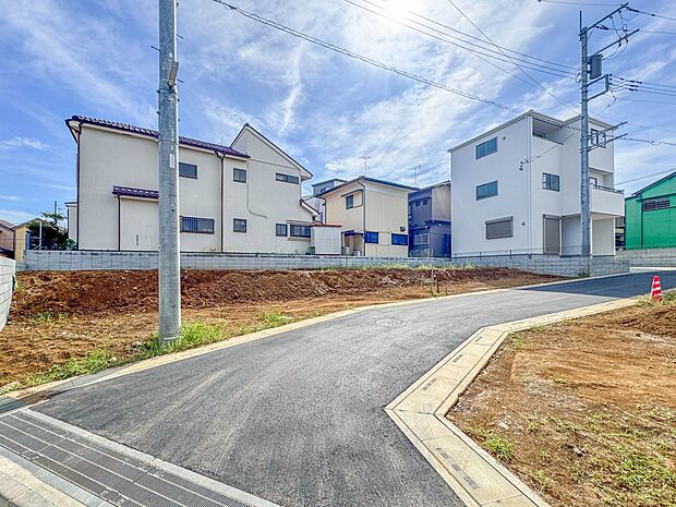 3号棟【前面道路4M】車の通行が少ないので、静かな住環境を維持することができます。