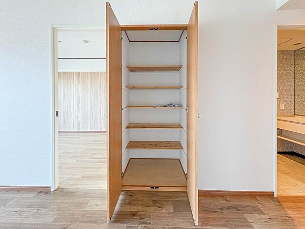 【収納】各部屋を最大限に広く使って頂ける様、全居住スペースに収納付。プライベートルームはゆったりと快適に。