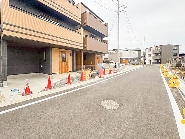 【前面道路6m】車の通行が少ないので、静かな住環境を維持することができます。