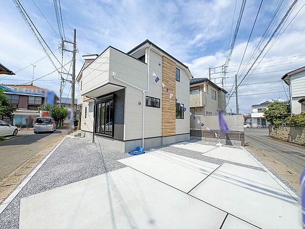 【前面道路】車の通行が少ないので、静かな住環境を維持することができます。