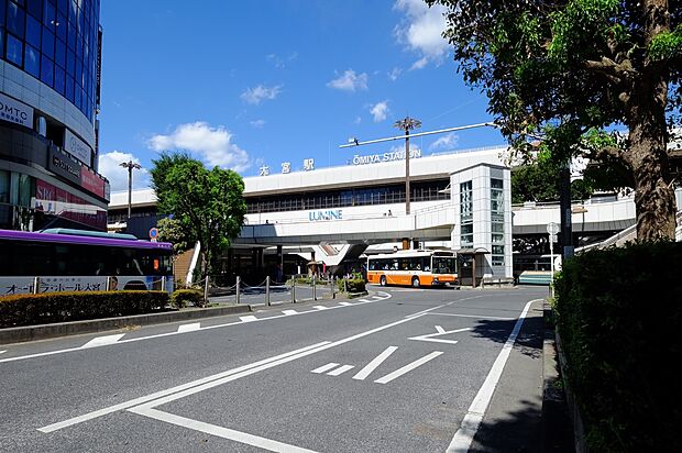 駅 4500m 大宮駅(JRは新幹線と在来線、私鉄とともに東京と東北信越地方を結ぶ 埼玉県最大のターミナル駅。周辺の商業施設やグルメも充実!)