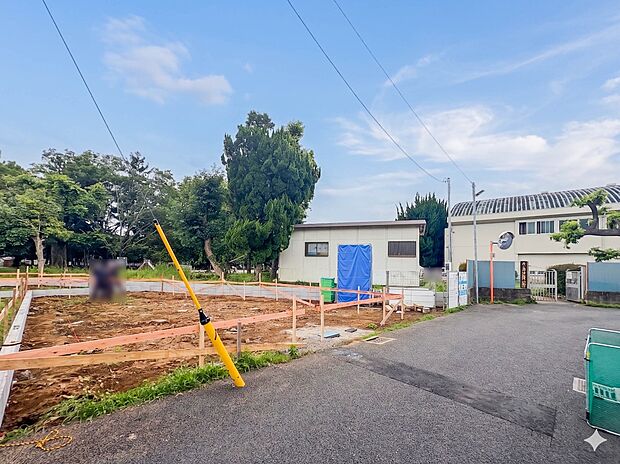 【前面道路】車の通行が少ないので、静かな住環境を維持することができます。