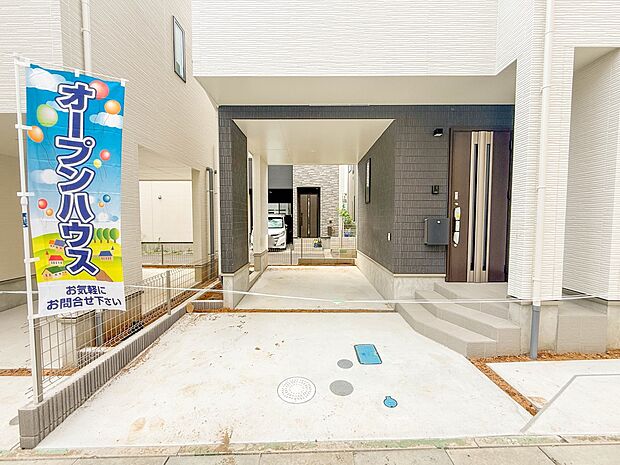 B号棟【駐車場】毎日の生活にマイカーが必須という方は、購入を検討する際、駐車場があることは大事な条件です。毎日の通勤や家族の送迎、買い物やお出かけなどクルマのある暮らしを満喫したい方は要チェ…