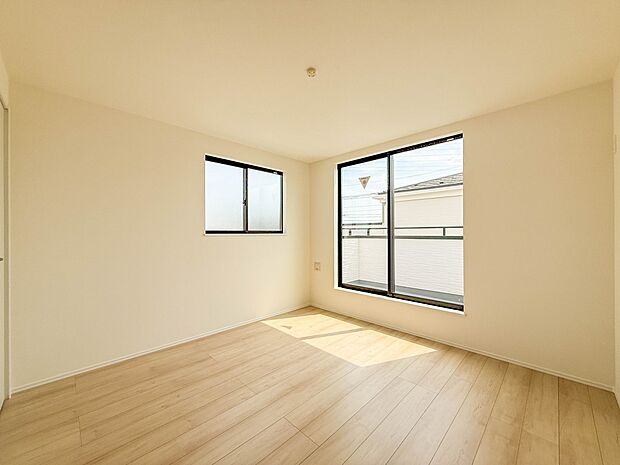 B号棟【洋室6.12帖】充実した生活は伸びやかな居室空間から始まります。快適に・伸びやかに。心の潤いを求める方々へ。
