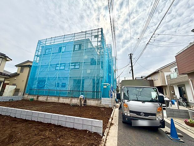 【前面道路】車の通行が少ないので、静かな住環境を維持することができます。