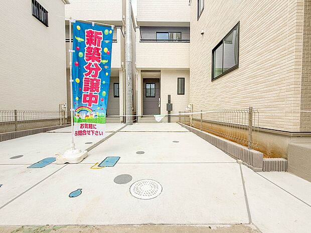 D号棟【駐車場】毎日の生活にマイカーが必須という方は、購入を検討する際、駐車場があることは大事な条件です。毎日の通勤や家族の送迎、買い物やお出かけなどクルマのある暮らしを満喫したい方は要チェ…