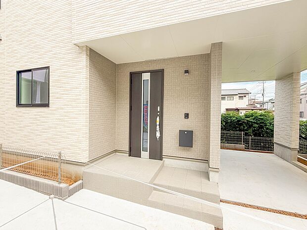 E号棟【玄関】玄関はおうちの顔と言われます。玄関アプローチは、外観デザインの印象を左右します。
