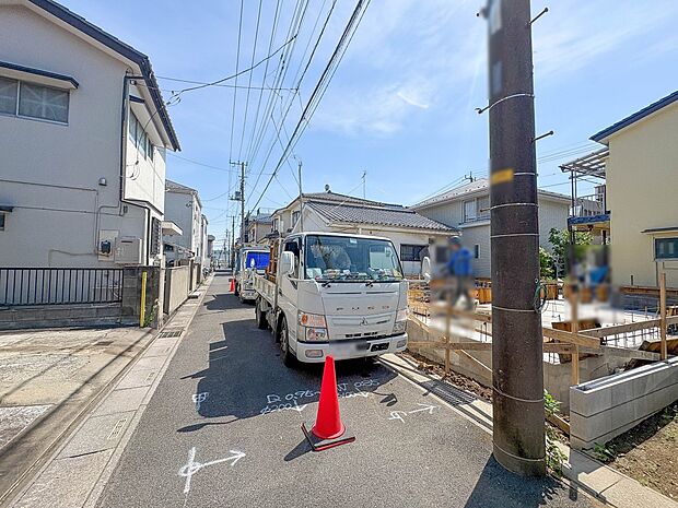 【前面道路】車の通行が少ないので、静かな住環境を維持することができます。