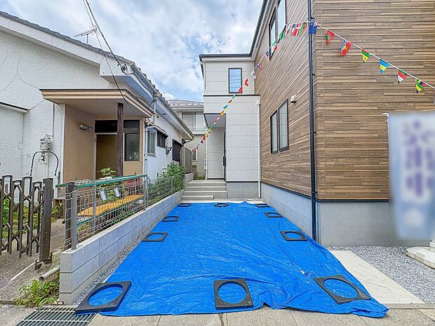【駐車場】日々の暮らしにマイカーが必要。そんな方は物件の購入条件に駐車場は必須です。通勤に、家族のお迎えに、お買物に、おでかけに、クルマライフを楽しみたい方に。