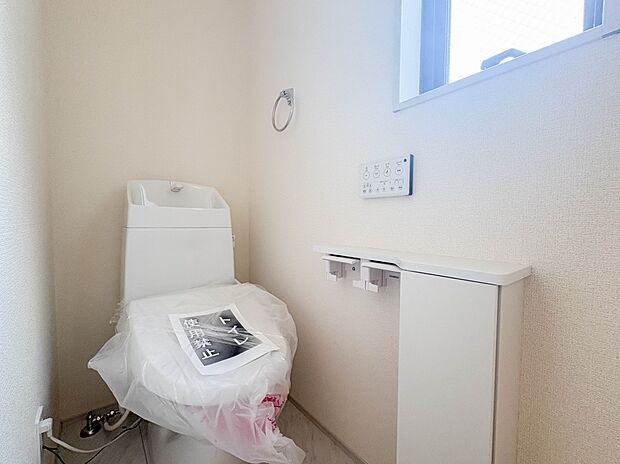 【トイレ】いつも清潔なスペースであってほしいのが毎日使うトイレです。掃除がしやすいのはもちろん、落ち着けるスペースとして機能することも大切です。