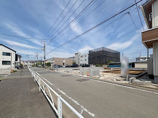 【前面道路】車の通行が少ないので、静かな住環境を維持することができます。