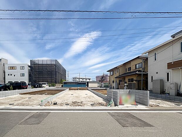【外観】家族の温かさと陽光の暖かさ、楽しい毎日と明るい未来を予感させる「空間が織り成すひとつ先の住み心地」を演出します。