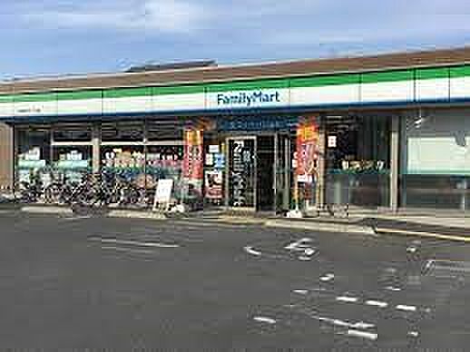 コンビニ 260m ファミリーマート戸田美女木一丁目店(ファミリーマートの強さは、少量のお惣菜を売るファミデリカとドラッグストアと組んだコラボ。サラダを中心にしたヘルシー食材が充実のコンビニ…