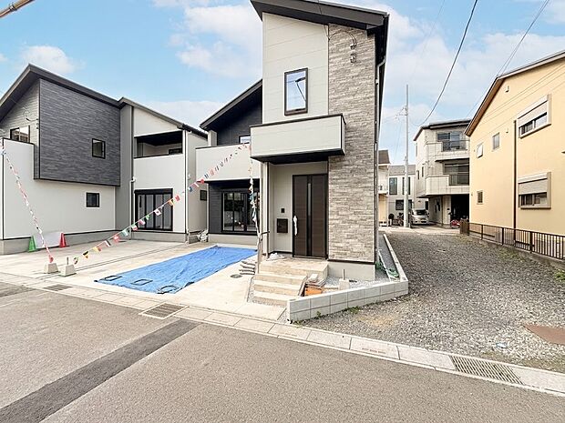 【外観】ここから始まる「日常」はご家族にとってかけがえのない時間となります。少しでも豊かに、快適に。＊CGにより晴天に変えています