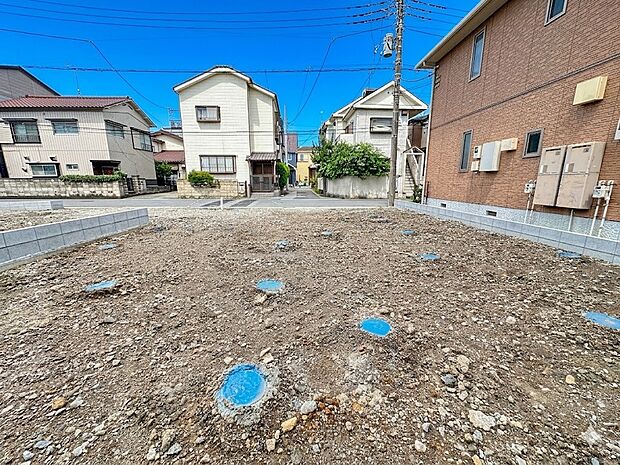 【外観】家族の温かさと陽光の暖かさ、楽しい毎日と明るい未来を予感させる「空間が織り成すひとつ先の住み心地」を演出します。＊CGにより晴天に変えています