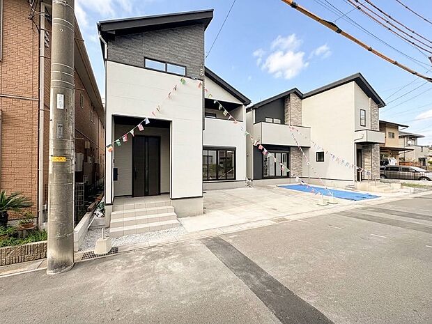 【外観】ここから始まる「日常」はご家族にとってかけがえのない時間となります。少しでも豊かに、快適に。＊CGにより晴天に変えています