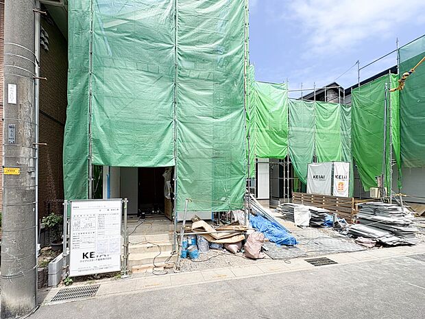 【外観】ここから始まる「日常」はご家族にとってかけがえのない時間となります。少しでも豊かに、快適に。*CGにより晴天に変えています