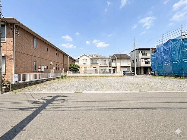 【外観】家族の温かさと陽光の暖かさ、楽しい毎日と明るい未来を予感させる「空間が織り成すひとつ先の住み心地」を演出します。＊CGにより晴天に変えています