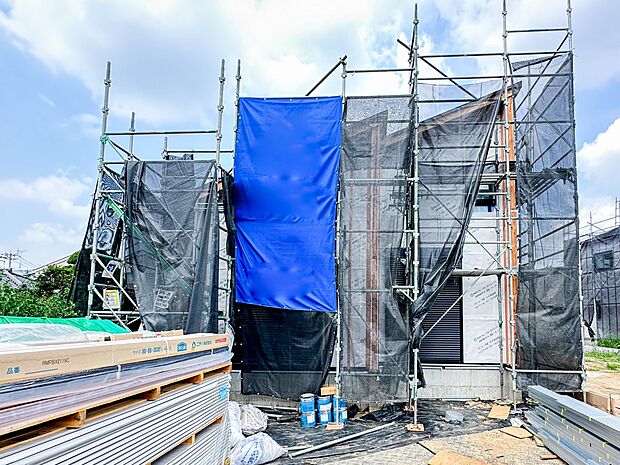 【外観】家族の温かさと陽光の暖かさ、楽しい毎日と明るい未来を予感させる「空間が織り成すひとつ先の住み心地」を演出します。