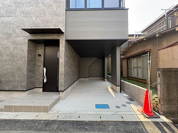 【駐車場】日々の暮らしにマイカーが必要。そんな方は物件の購入条件に駐車場は必須です。通勤に、家族のお迎えに、お買物に、おでかけに、クルマライフを楽しみたい方に。