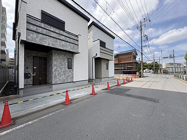 B号棟【前面道路】車の通行が少ないので、静かな住環境を維持することができます。