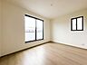洋室：B号棟【洋室6帖】充実した生活は伸びやかな居室空間から始まります。快適に・伸びやかに。心の潤いを求める方々へ。