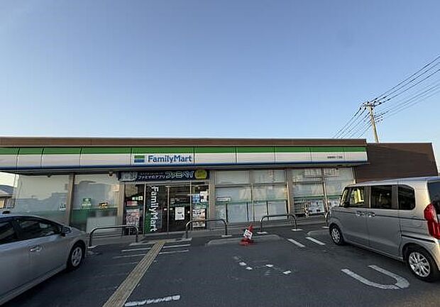 コンビニ 210m ファミリーマート