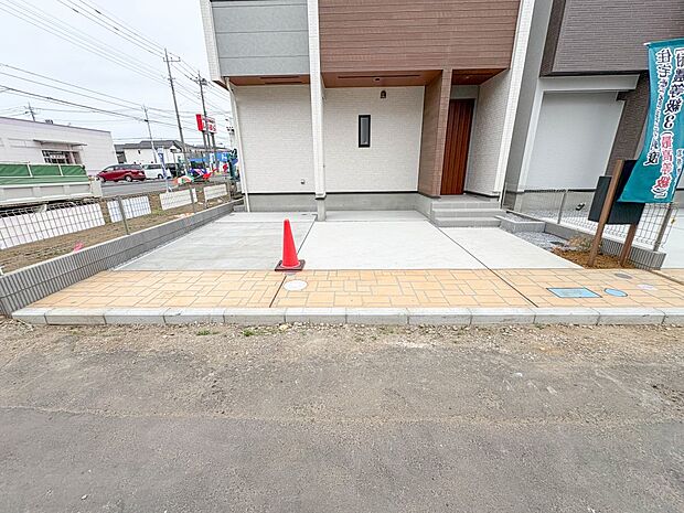 【駐車場】カースペース2台可。車が1台なら、来客用の駐車場や、駐輪スペースとしてご活用ください。