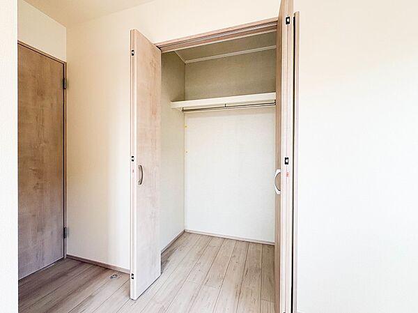 【収納】各部屋を最大限に広く使って頂ける様、全居住スペースに収納付。プライベートルームはゆったりと快適に。