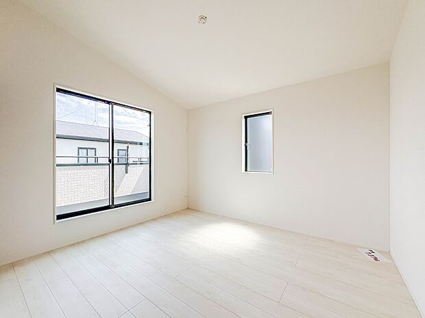 【寝室】充実した生活は伸びやかな居室空間から始まります。快適に・伸びやかに。心の潤いを求める方々へ。
