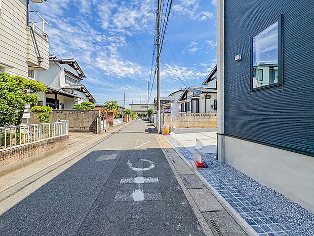 【前面道路】車の通行が少ないので、静かな住環境を維持することができます。