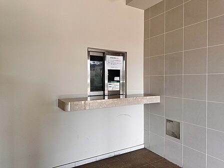 【受付】マンションの管理人室です。入居後、何かあればこちらにご相談ください。