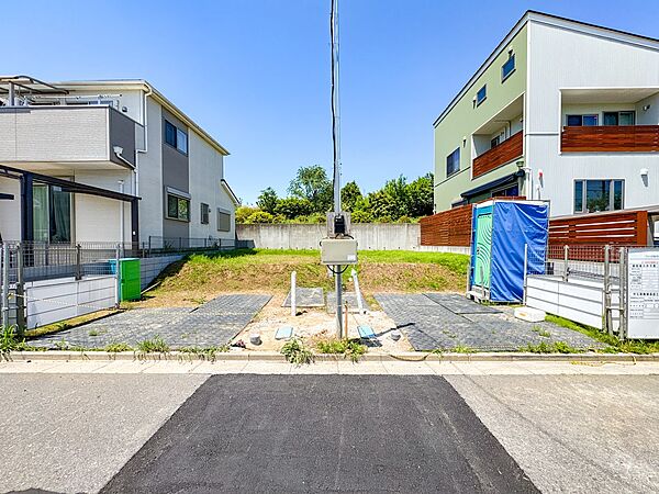 【外観】家族の温かさと陽光の暖かさ、楽しい毎日と明るい未来を予感させる「空間が織り成すひとつ先の住み心地」を演出します。
