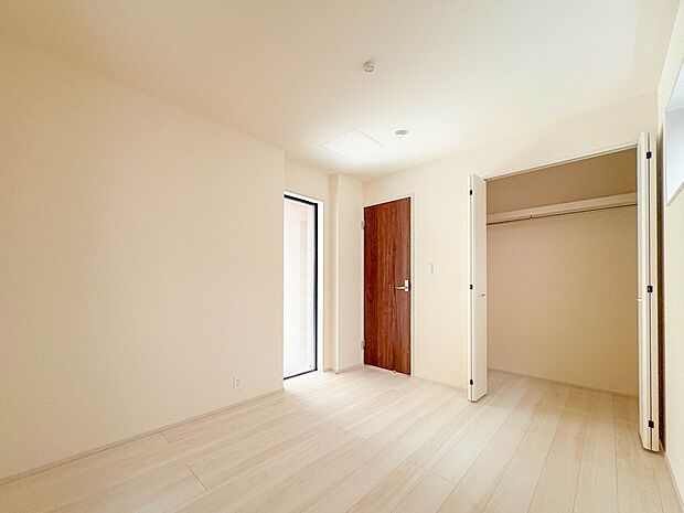 【洋室5.3帖】充実した生活は伸びやかな居室空間から始まります。快適に・伸びやかに。心の潤いを求める方々へ。