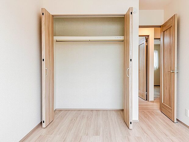 【収納】各部屋を最大限に広く使って頂ける様、全居住スペースに収納付。プライベートルームはゆったりと快適に。