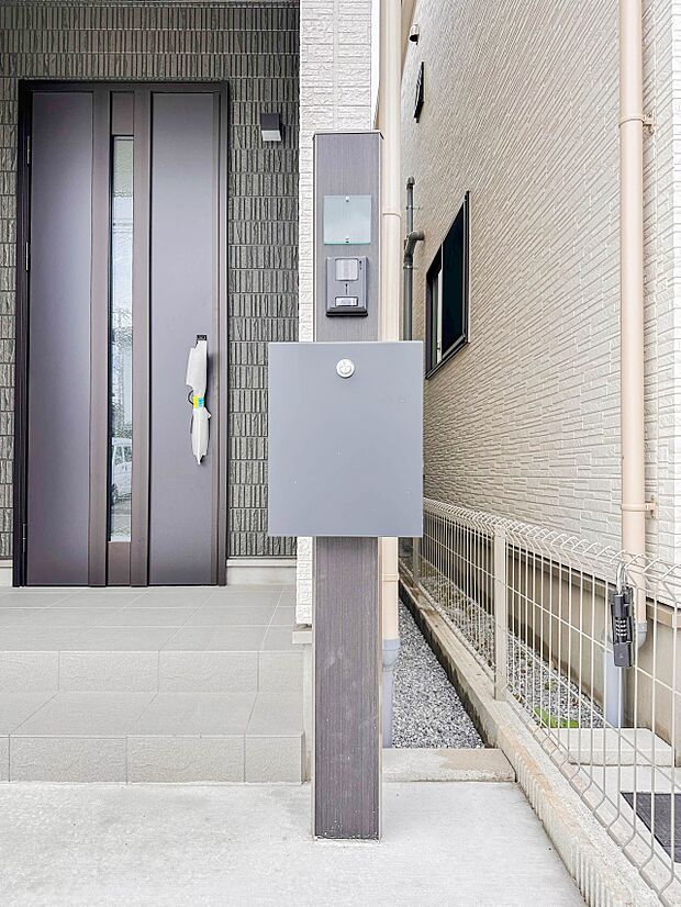【宅配ボックス】ネットショッピングなどでお買い物したものの受け取りに手間が省けます。