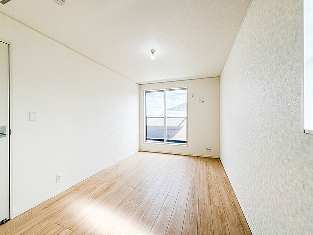 7号棟【寝室】充実した生活は伸びやかな居室空間から始まります。快適に・伸びやかに。心の潤いを求める方々へ。
