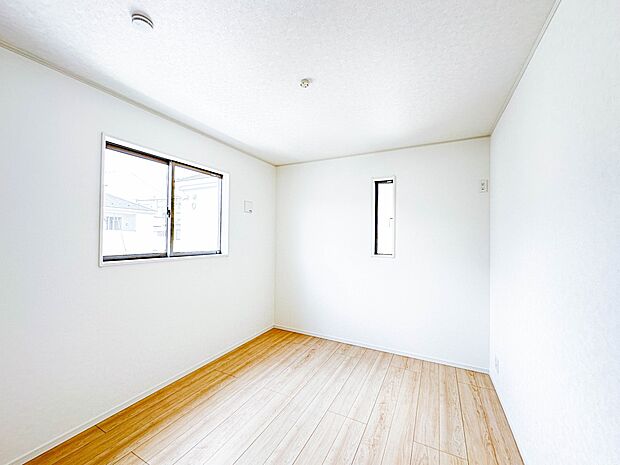 【今どきのこども部屋】  昨今のトレンドになりつつあるのが、広過ぎず、快適すぎない子ども部屋。勉強と寝るだけの部屋にすることで閉じこもりがなくなり、リビングで過ごす時間が増えると言われていま…