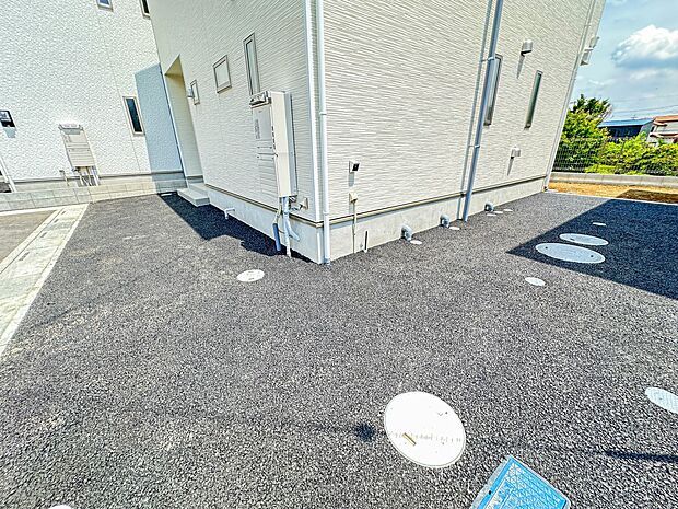 【駐車場】カースペース2台可。車が1台なら、来客用の駐車場や、駐輪スペースとしてご活用ください。