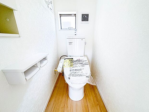 【トイレ】トイレはほどよい空間。居心地のよいスペースといえます。落ち着き、ホッとでき、我にかえる場所。トイレは自分をみつめる場所でもあるのです。